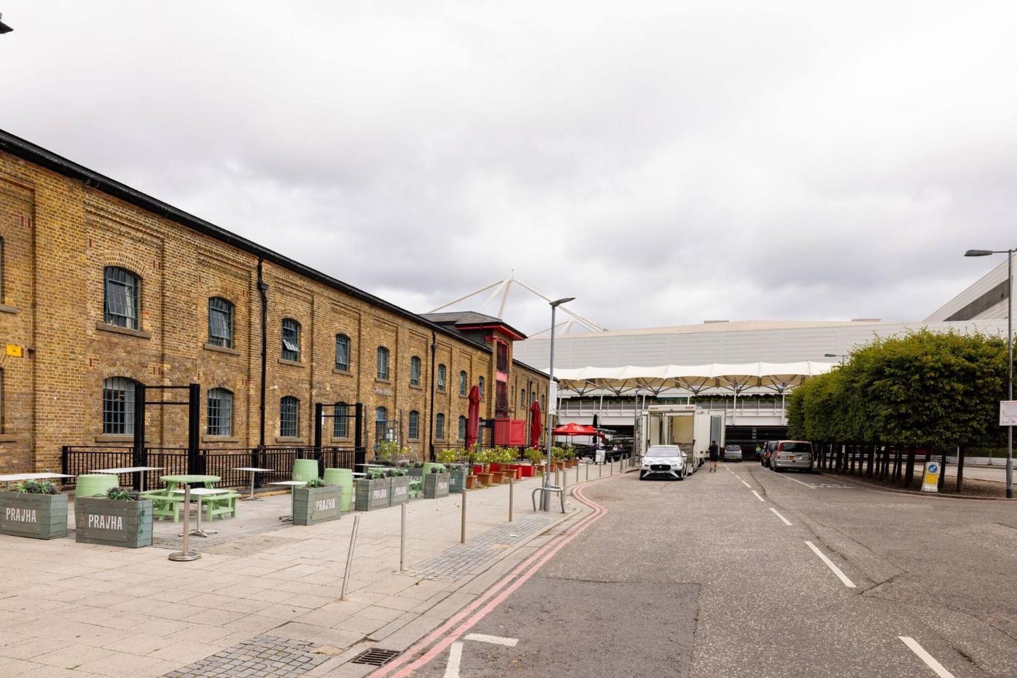 Wild Roses Serviced Apartments - Excel Warehouse 2 Londra Dış mekan fotoğraf